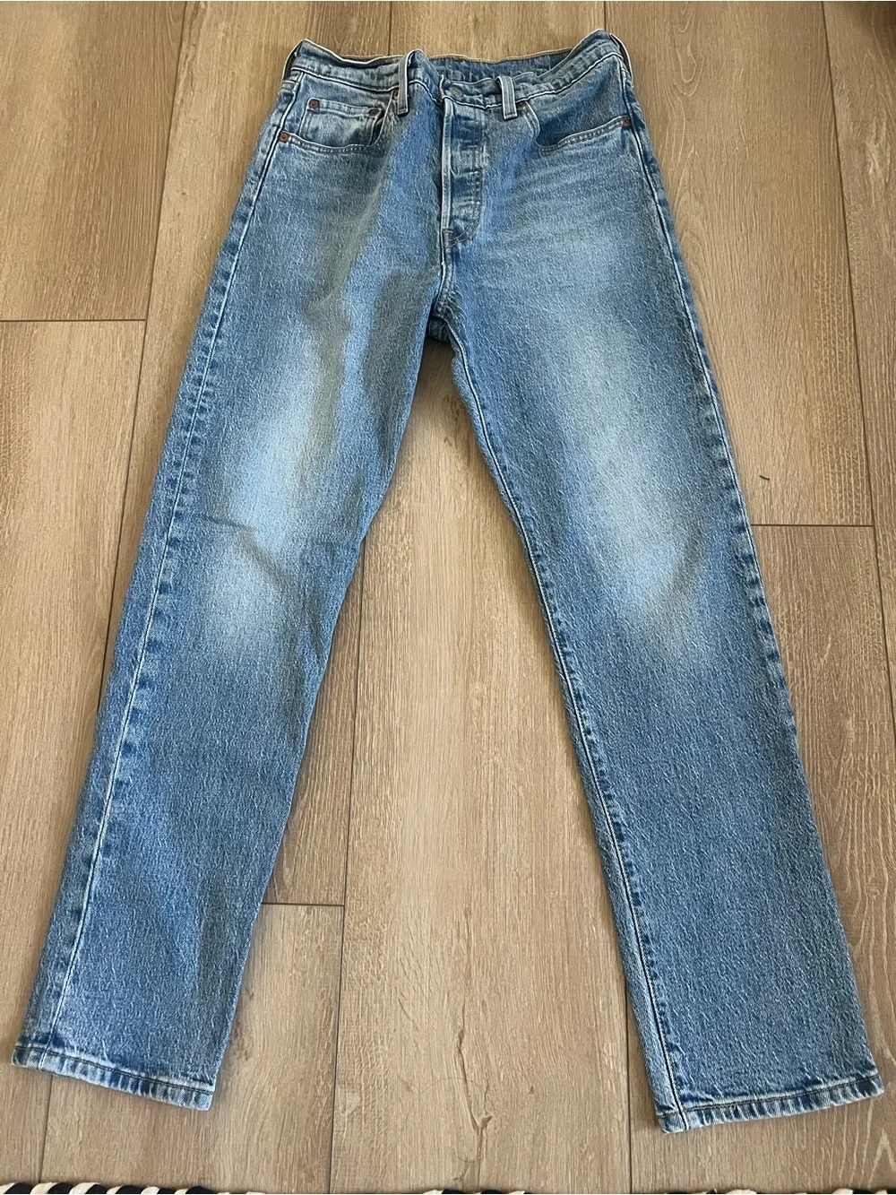 Levi's 501 women’s medium wash Blue Straight Jeans 28x30